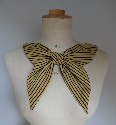 1930,s Statement Bow